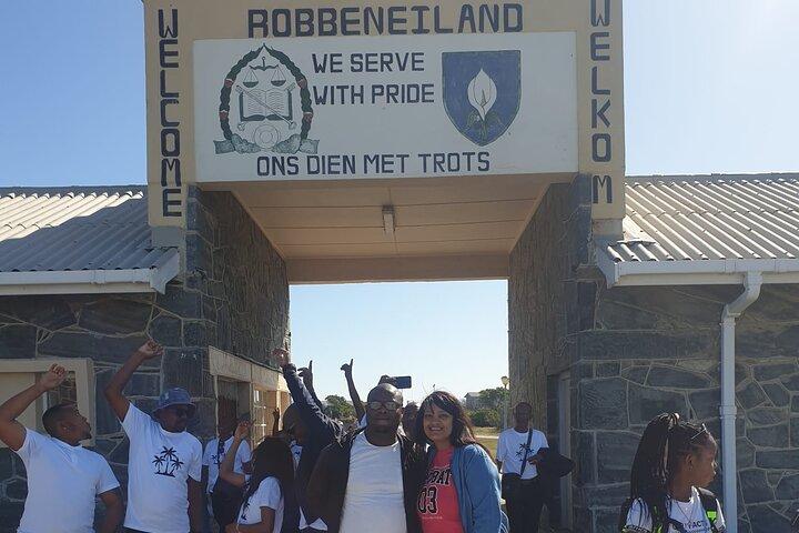 Private Full-Day Tour to Robben Island and Table Mountain
