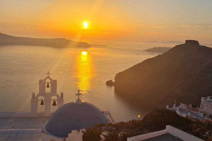 Santorini First-Time Guests Private Tour Sightseeing, excavetions & wine testing