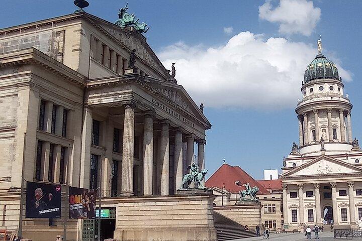 Berlin-Highlights-and-Rickshaw with Guide (Din EN 15565)