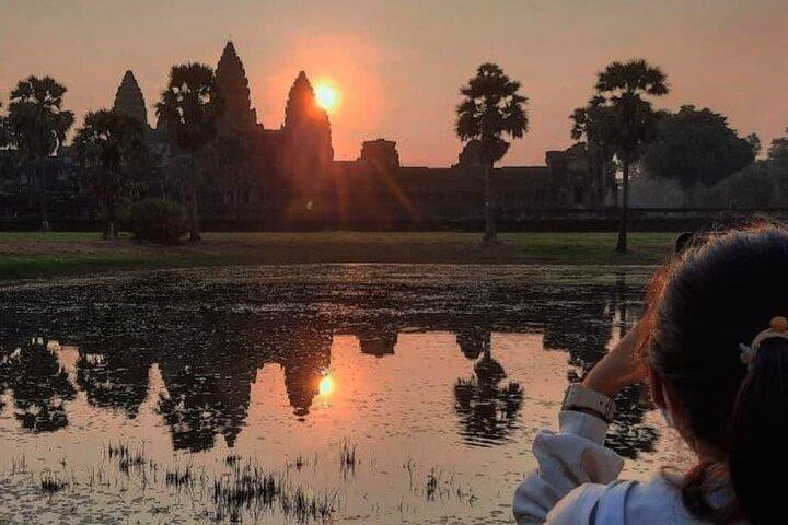 Angkor Wat Sunrise Private Car Tour (5hr: Bayon & Ta Prohm)