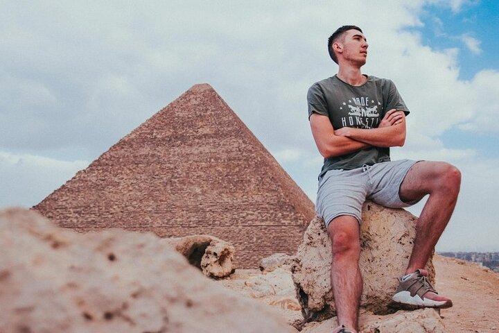 Cairo Layover Tour to Pyramids, the Egyptian Museum and Khan Khalili Bazaar