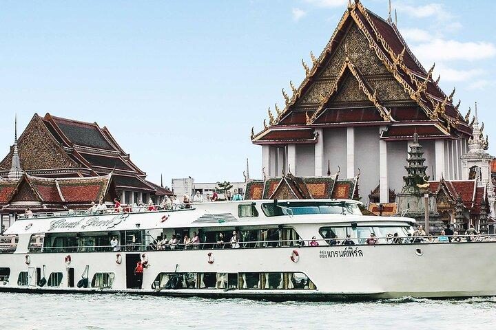 Grand Pearl: Luxury Dinner Cruise with Live Entertainment