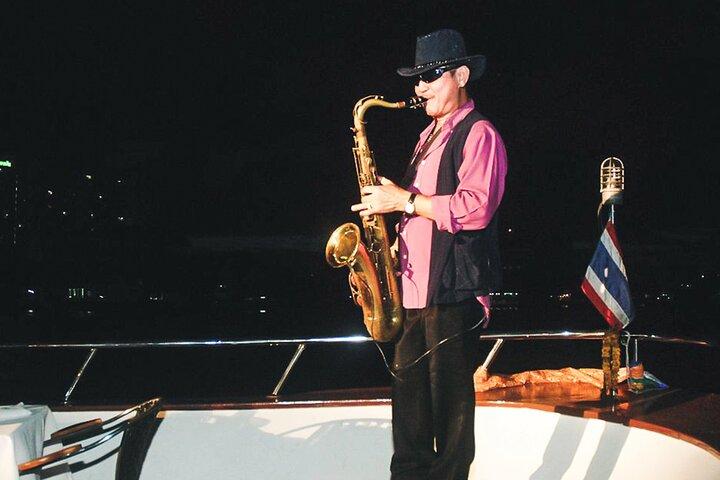 Grand Pearl: Luxury Dinner Cruise with Live Entertainment