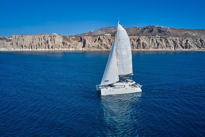 Santorini Oia: Private Day Cruise with Fresh Fish BBQ & Drinks