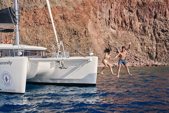 Santorini Oia: Small Group Sunset Cruise with BBQ Fish & Drinks