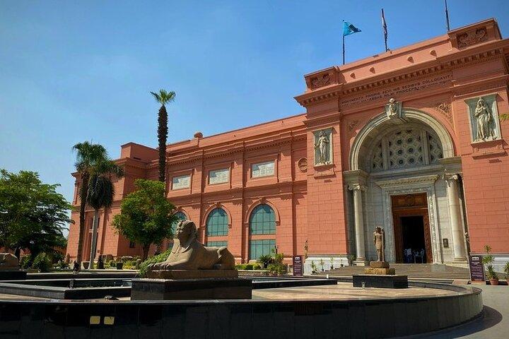 Cairo Layover Tour to Pyramids, the Egyptian Museum and Khan Khalili Bazaar