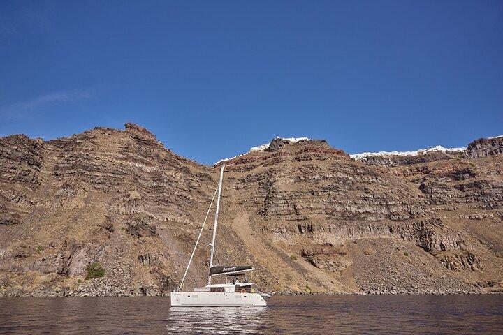 Santorini Oia: Luxury Day Cruise with Fresh Fish BBQ & Drinks