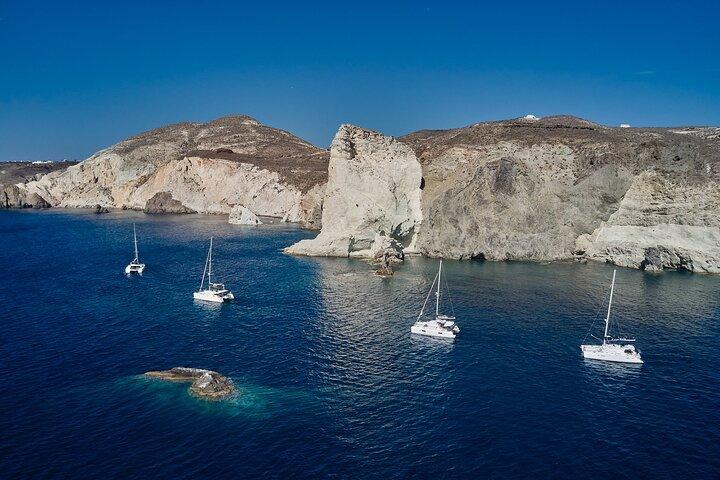 Santorini: Small Group Catamaran Cruise with BBQ Fish & Drinks
