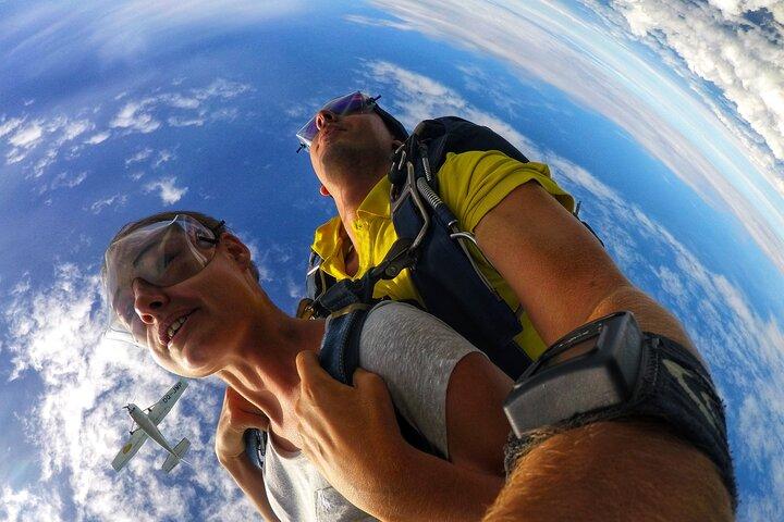 Skydive Fiji Legend 13000ft Tandem Jump (60 seconds free fall)