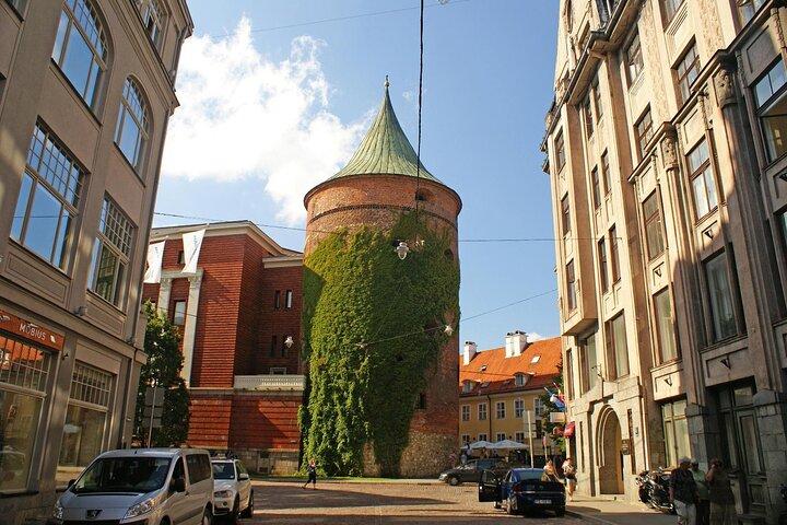 Walking Tour: Discover Riga’s Old Town and Its Art Nouveau Gems
