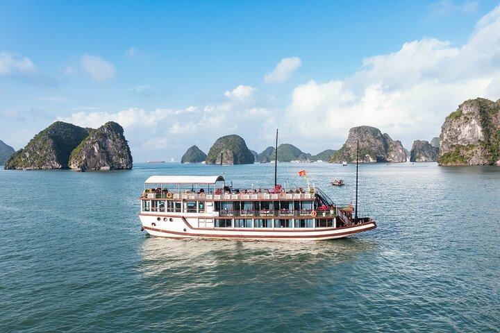 Hanoi: 3-Day Ninh Binh Trip and Ha Long Bay 4-Star Cruise