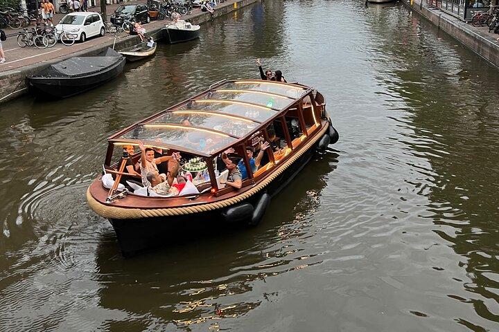 Amsterdam Boat tour with Unlimited Drinks available at checkin