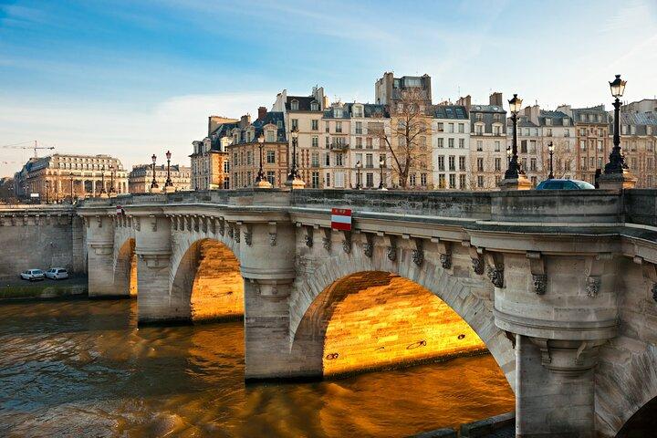 Paris WWII: Occupation & Liberation Exploration Game and Tour