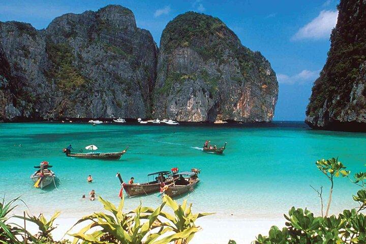 VIP Private Boat to Phi Phi Island: Snorkeling + Land Tour