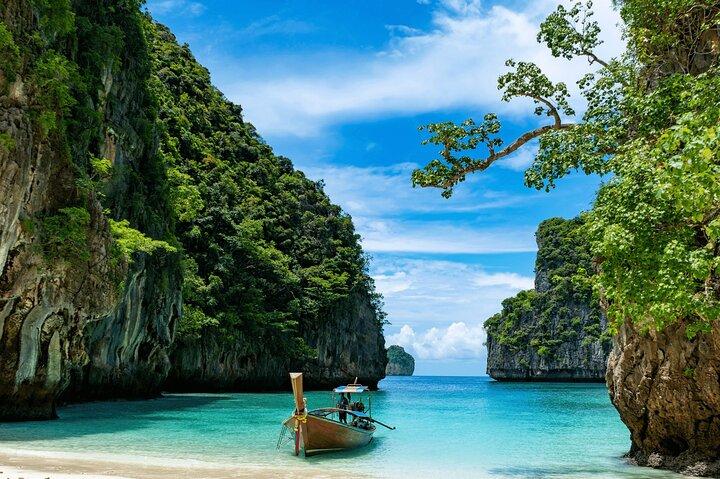 VIP Private Boat to Phi Phi Island: Snorkeling + Land Tour