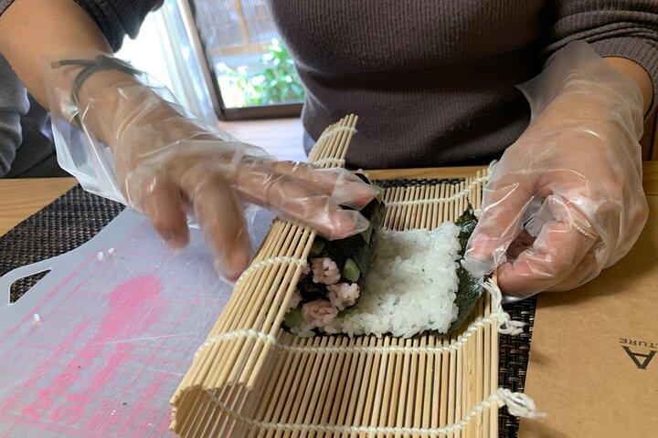 Private Art Sushi Roll Class in Kyoto