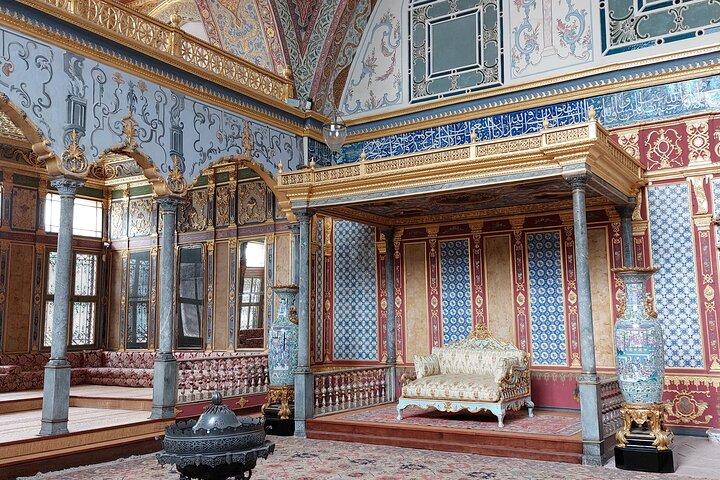 Istanbul Highlights Small-Group Tour with Bosphorus Cruise