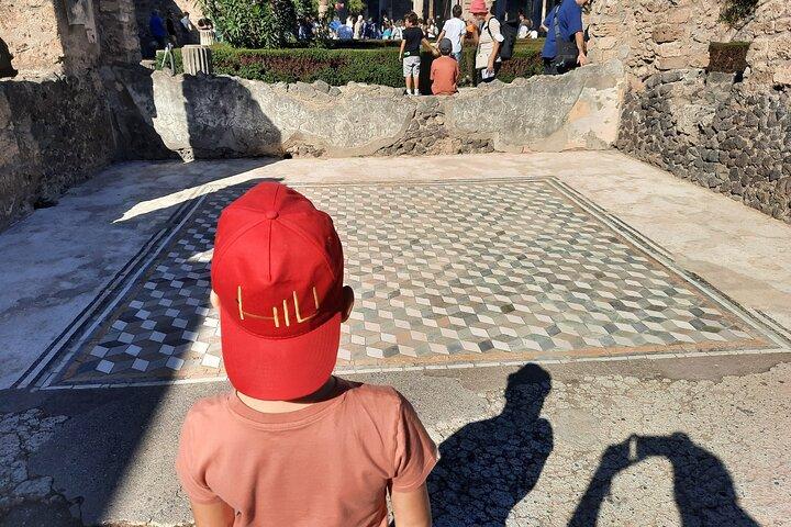 Pompeii: Exclusive Private Walking Tour with an Archaeologist