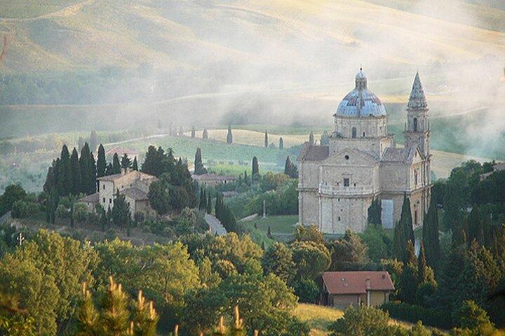Siena to Rome: Orvieto and Montepulciano Transfer Tour