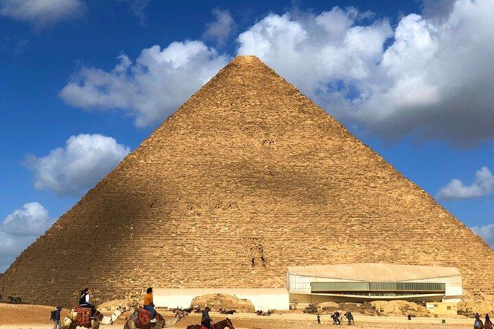 Private Egyptian Museum and Giza Pyramids Tour from Alexandria