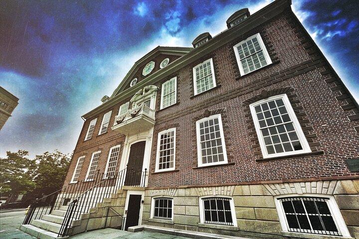 Newport Ghosts: Seaside Hauntings and Hags Tour