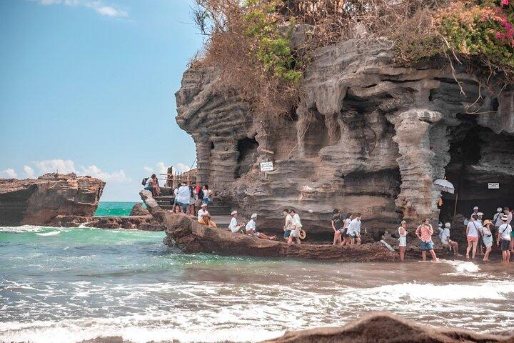 Ubud Tanah Lot Tour: Rice Terrace - Waterfall - Batuan Temple