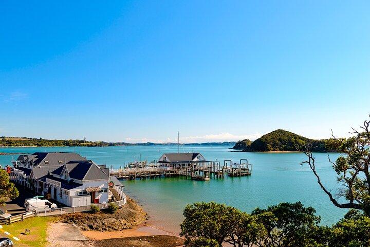 Bay of Islands Discovery Experience from Auckland incl. Hole In The Rock Cruise