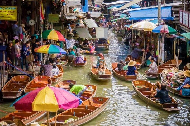 Private Maeklong Railway and Floating Market Highlight Tour