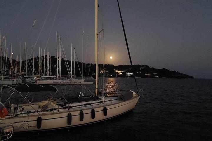 5 Hours Sailing Trip to Mykonos Famous Beaches with Lunch