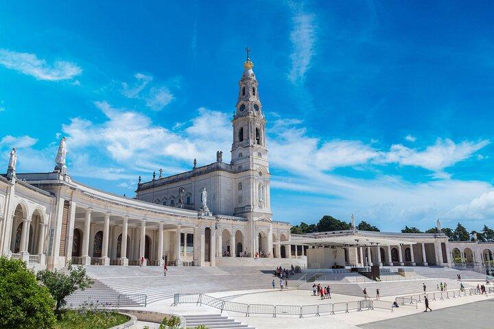 Tour Lisbon to Fátima, Batalha, Nazaré, Óbidos (Private, max 8)