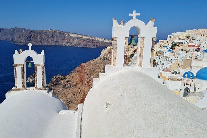Santorini First-Time Guests Private Tour Sightseeing, excavetions & wine testing