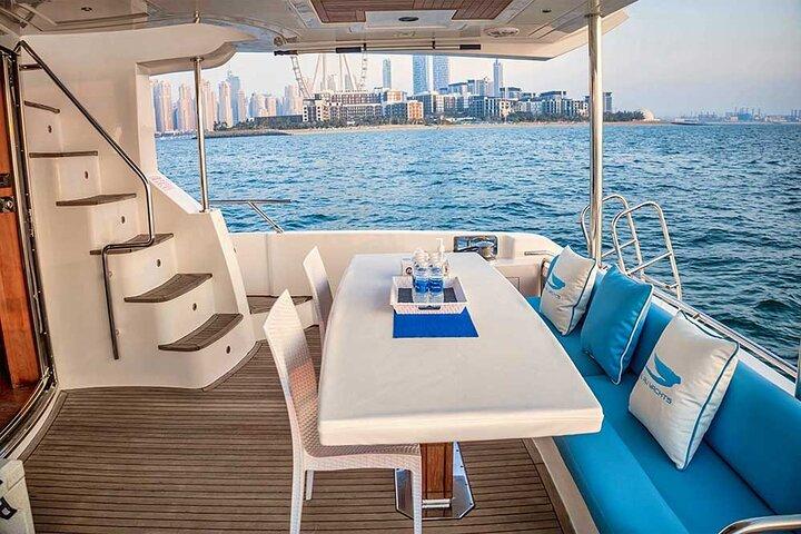 Sunset escape on Bluemoon 64ft from Dubai Marina to Atlantis