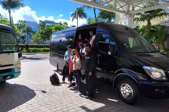 Private Guided Island Tour in Nassau Bahamas -Free Wifi & Drinks