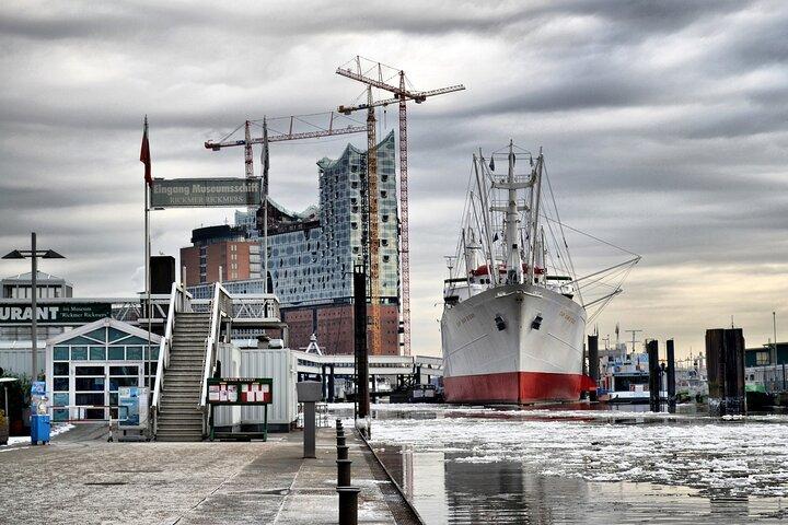 Private Transfer From Berlin to Hamburg With a 2 Hour Stop