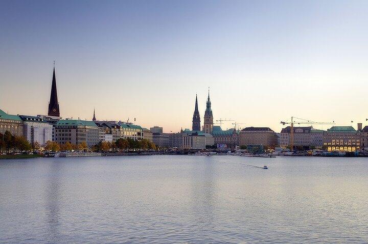 Private Transfer From Berlin to Hamburg With a 2 Hour Stop