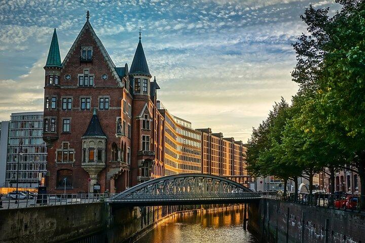 Private Transfer From Berlin to Hamburg With a 2 Hour Stop