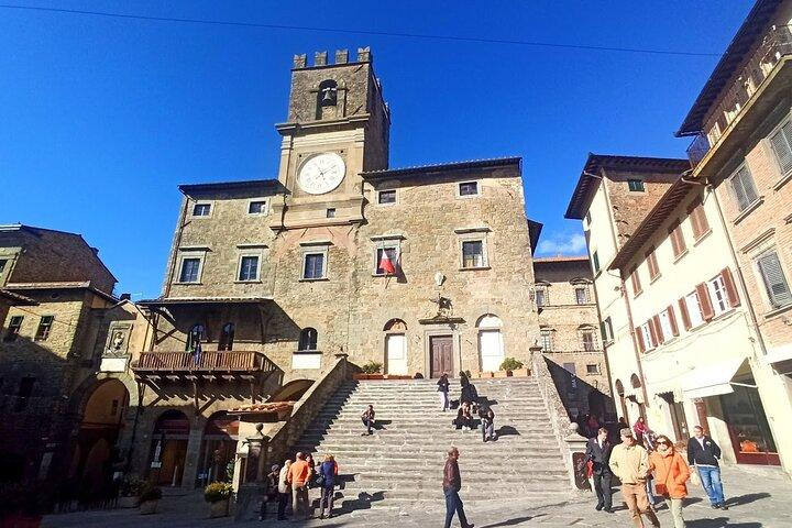 PRIVATE TRANSFER: from Florence to Assisi with stops in Montepulciano & Cortona