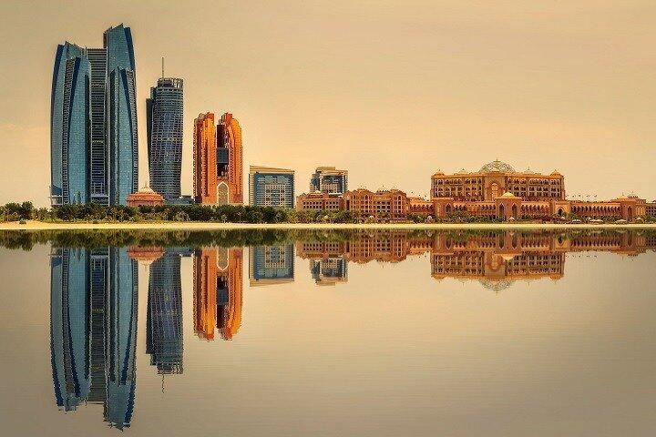 Abu Dhabi City Tour from Dubai: Qasr Al Watan, Emirates Palace, Mosque