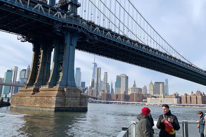 Brooklyn Street Art, Bridges & Skyline Tour