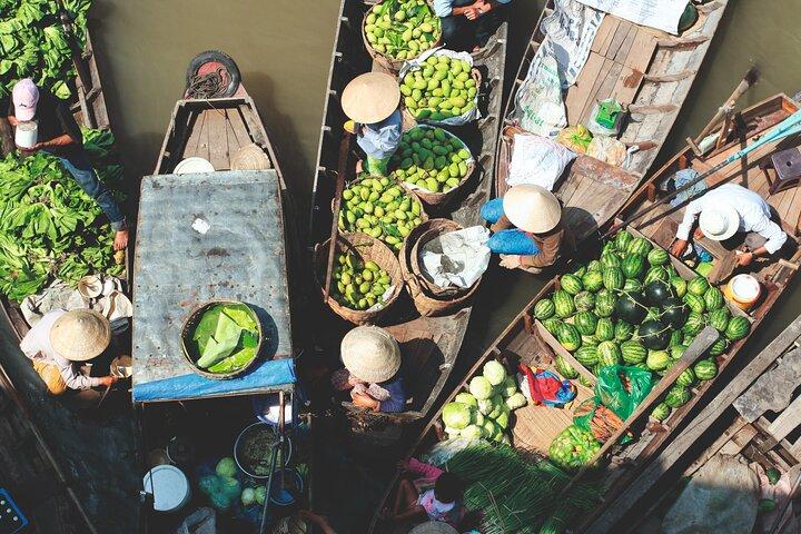 Half-Day Private Tour Railway Market and Floating Market from Bangkok
