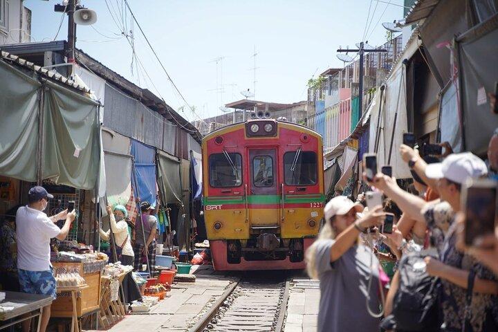 Floating Market and Ayutthaya Guided Day Tour from Bangkok