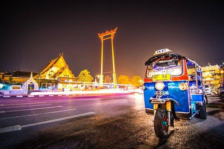 Bangkok Private Tuk-Tuk City Tour by Night with Street Food