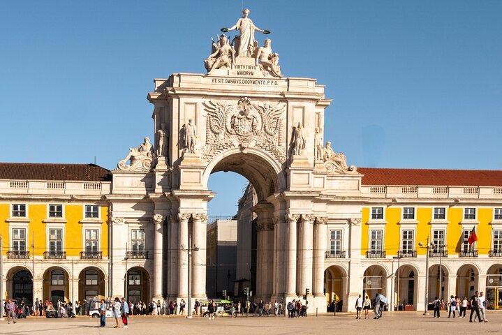 Chiado Baixa Self-Guided City Walking Tour & Scavenger Hunt