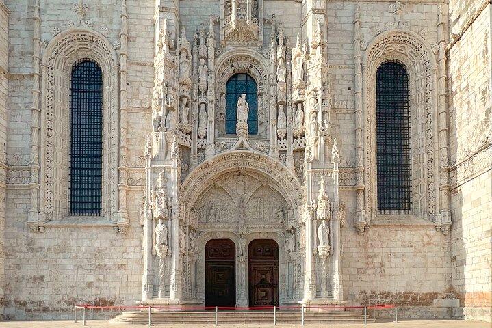 Lisbon Belém Self-Guided City Walking Tour & Scavenger Hunt