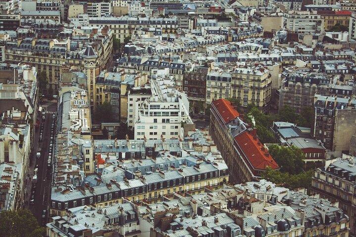 Paris 4 hours Tour in Small Group with an Expert Driver