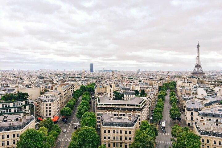 Paris 4 hours Tour in Small Group with an Expert Driver