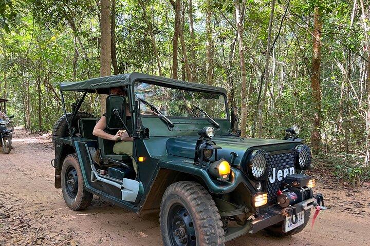 Angkor Wat Sunrise and Market Tour by Jeep