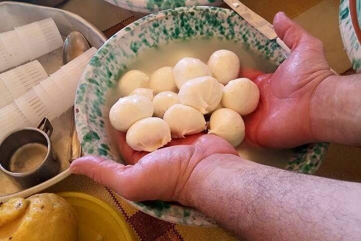 Authentic Pasta Cooking Class in Sorrento with Wine