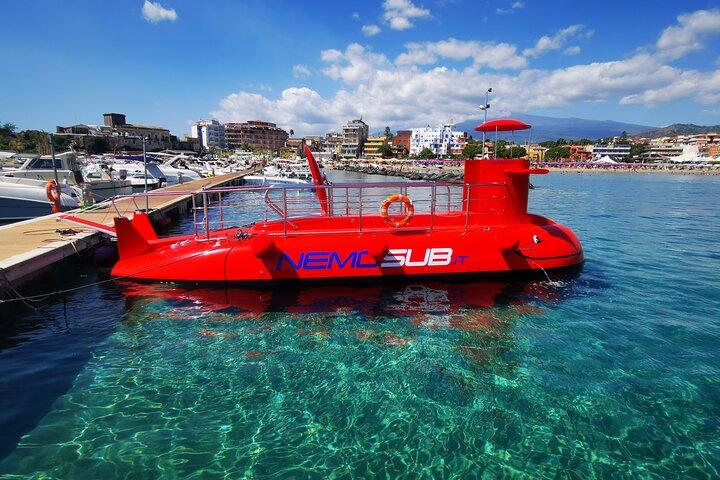 1-Hour Guided Semi-Submarine Tour to Isola Bella