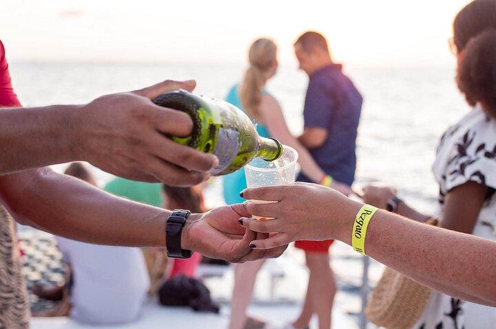 Sunset Cruise in Los Cabos with Jazz and Wine